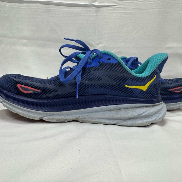 HOKA Clifton 9 women’s running shoe size 7B - Picture 5 of 13